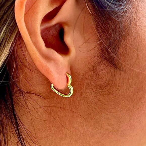 Heart Hoop Huggie Earrings in Yellow Gold - Picture 3 of 6